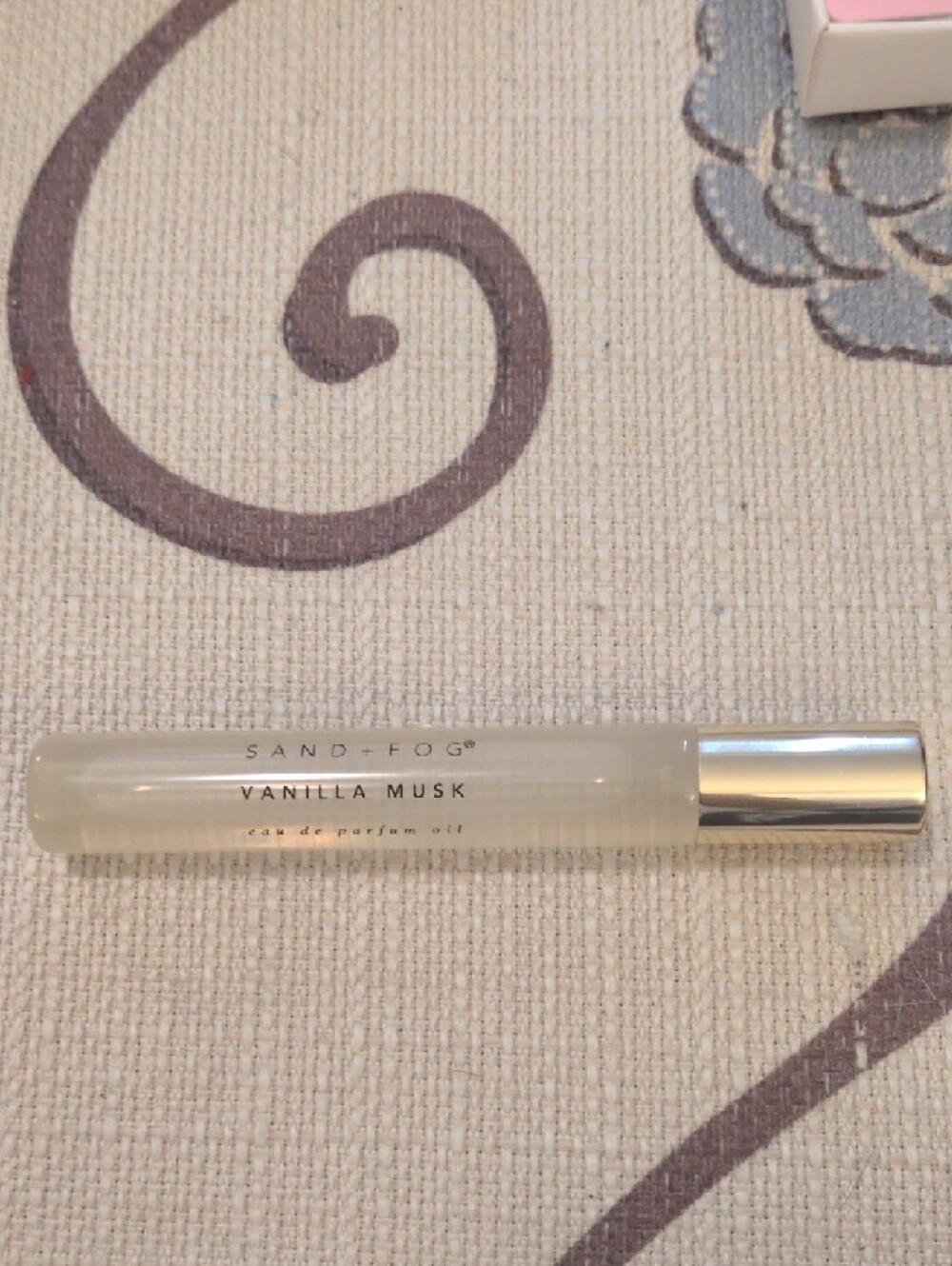 SAND + FOG Vanilla Musk Travel Roller Perfume Oil - Picture 2 of 2